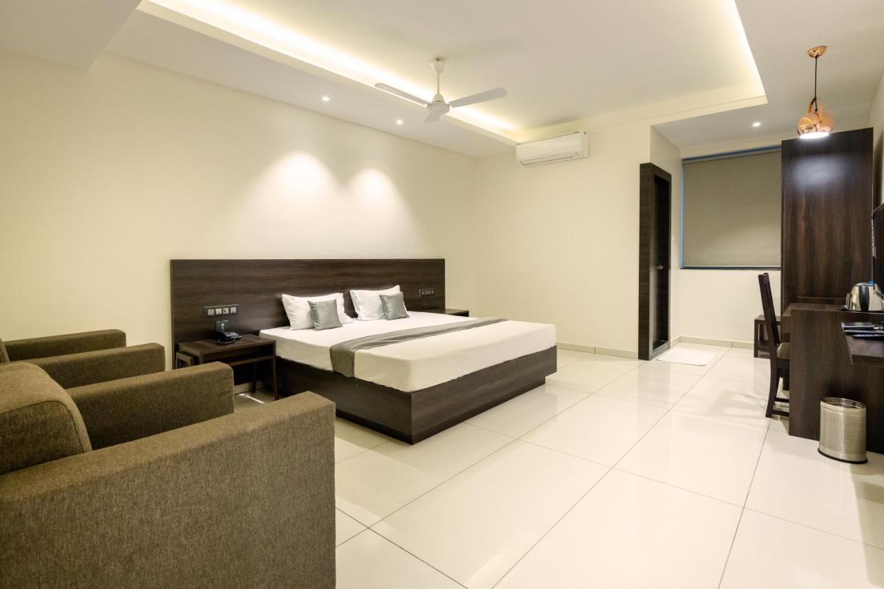 Hotel Paramount Suites & Service Apartments Mangalor Kültér fotó