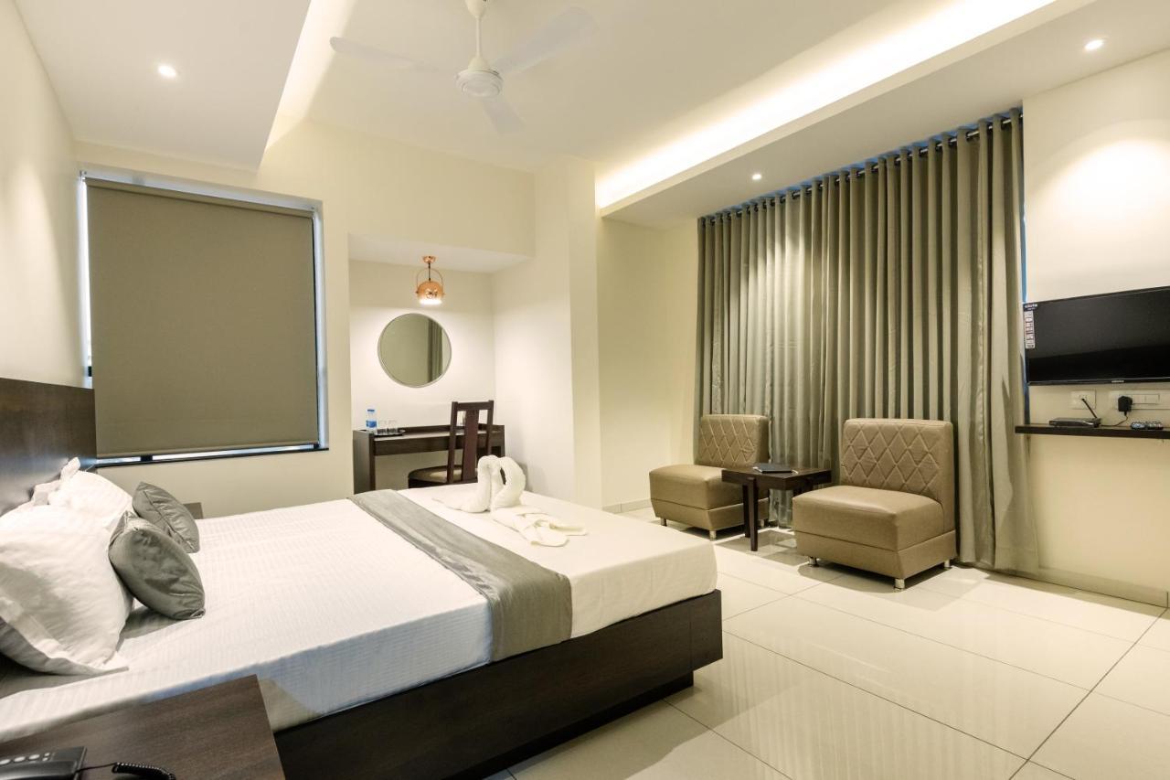 Hotel Paramount Suites & Service Apartments Mangalor Kültér fotó