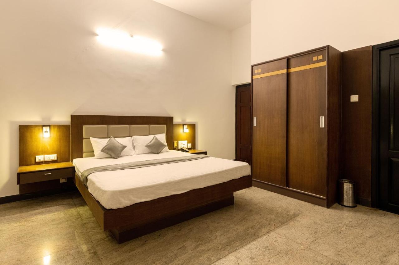 Hotel Paramount Suites & Service Apartments Mangalor Kültér fotó
