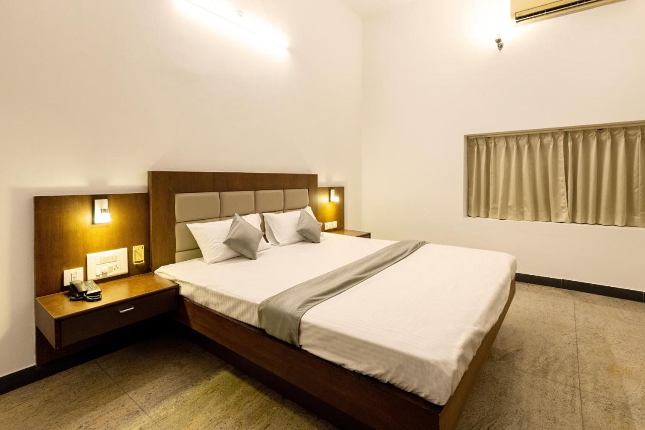 Hotel Paramount Suites & Service Apartments Mangalor Kültér fotó