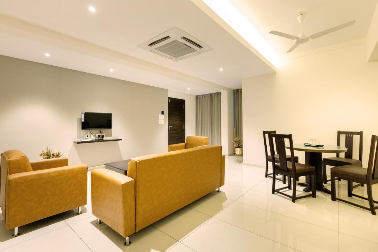 Hotel Paramount Suites & Service Apartments Mangalor Kültér fotó